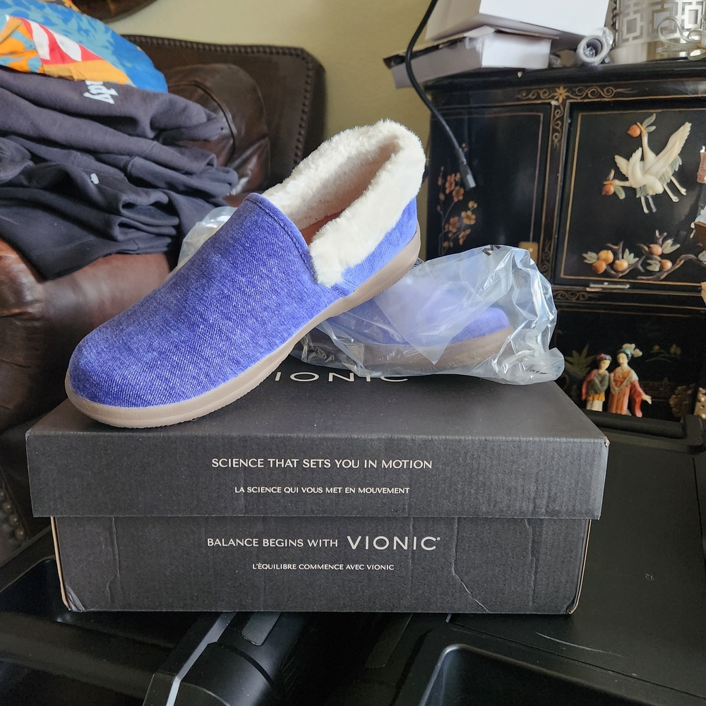 Vionic Blue Slippers with Cream Lining
